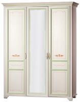 Шкаф трехдверный